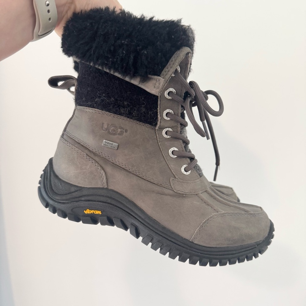 LIKE NEW UGG Adirondack II Waterproof Snow Boots – Women’s 5 Charcoal Gray